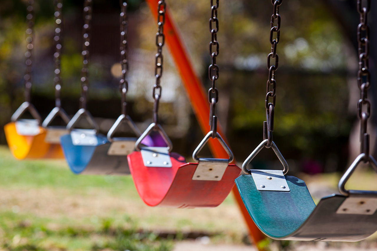 Empty-colorful-swings-at-the-park